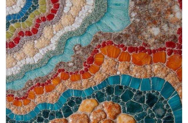 Motif de marqueterie de pierre colorée sur une surface